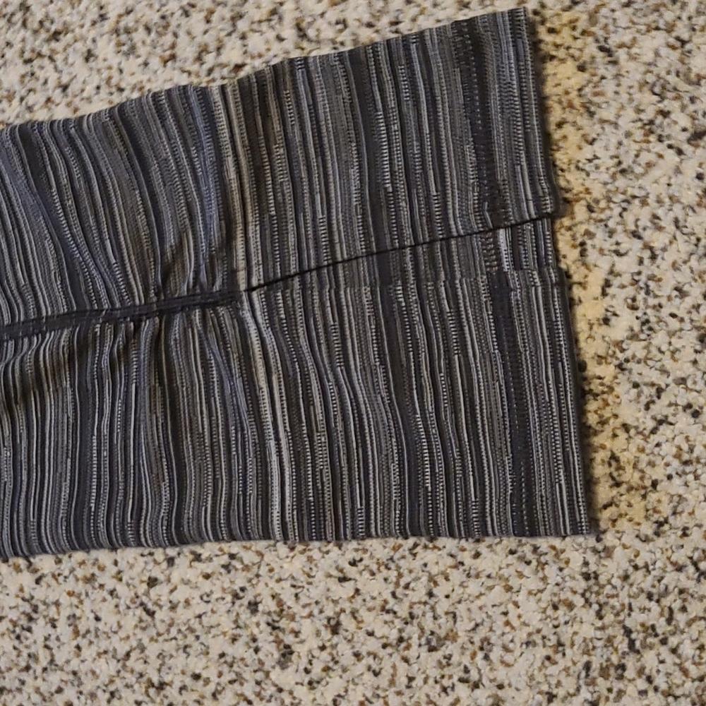 Lululemon crop capri leggings size 4 grey black - Picture 4 of 5